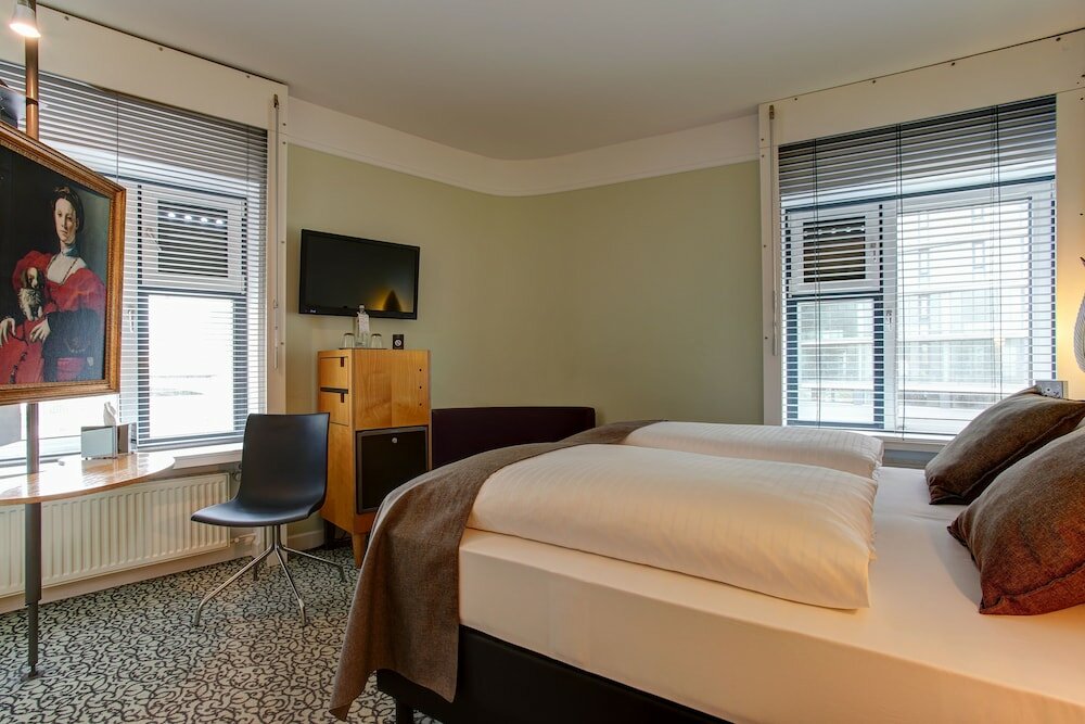 Фото Premier Inn Koeln City Centre