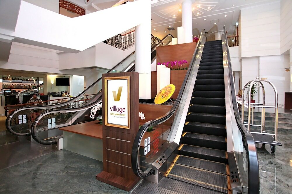 Фото Village Hotel Albert Court by Far East Hospitality