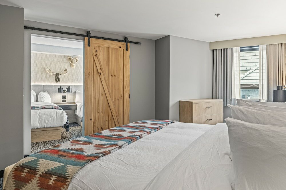 Фото Holiday Inn Canmore, an Ihg Hotel