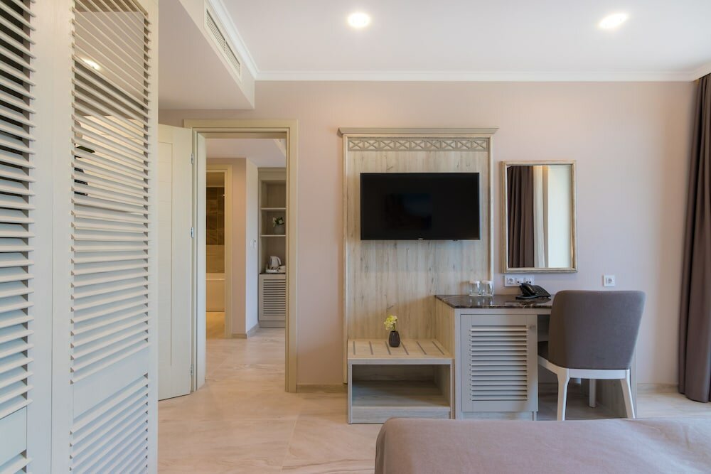 Фото King Maron Wellness Beach Hotel