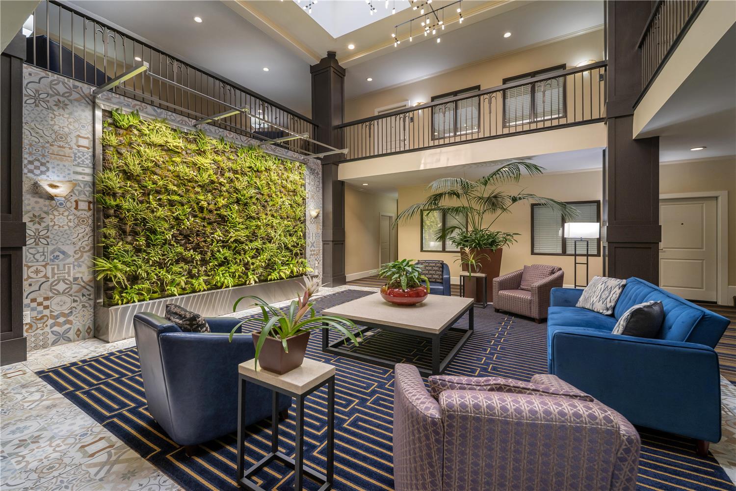 Фото Best Western Plus Palm Court Hotel