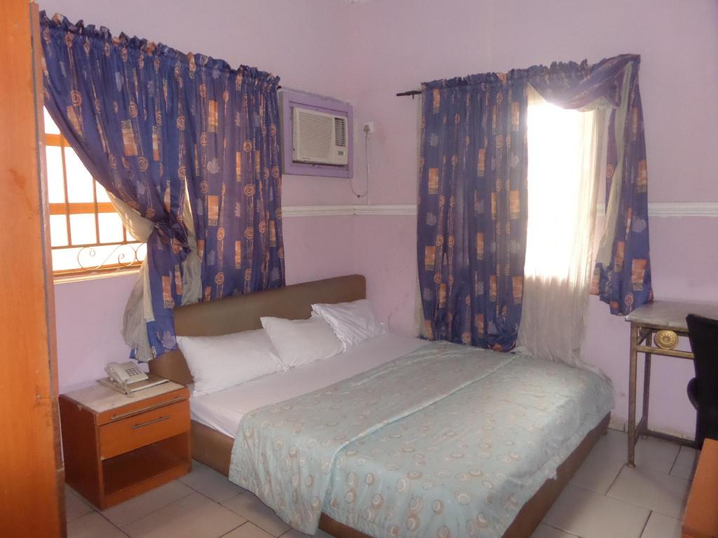 Фото Aneio Hotel