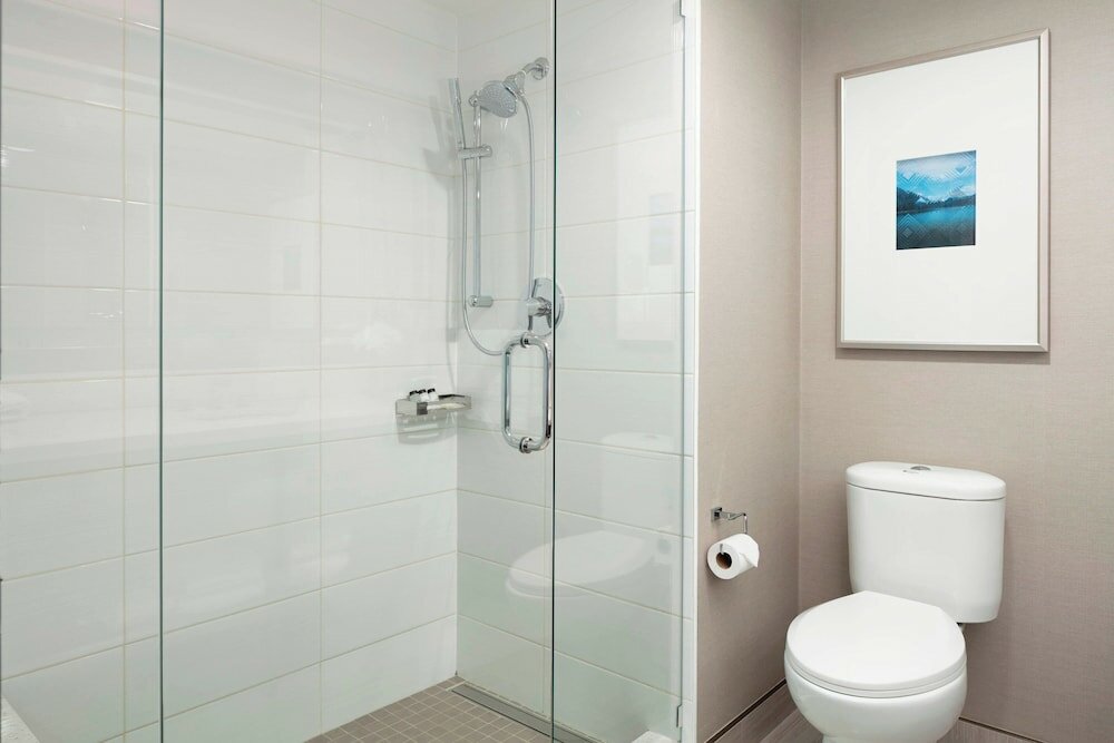 Фото Sheraton Vancouver Guildford Hotel