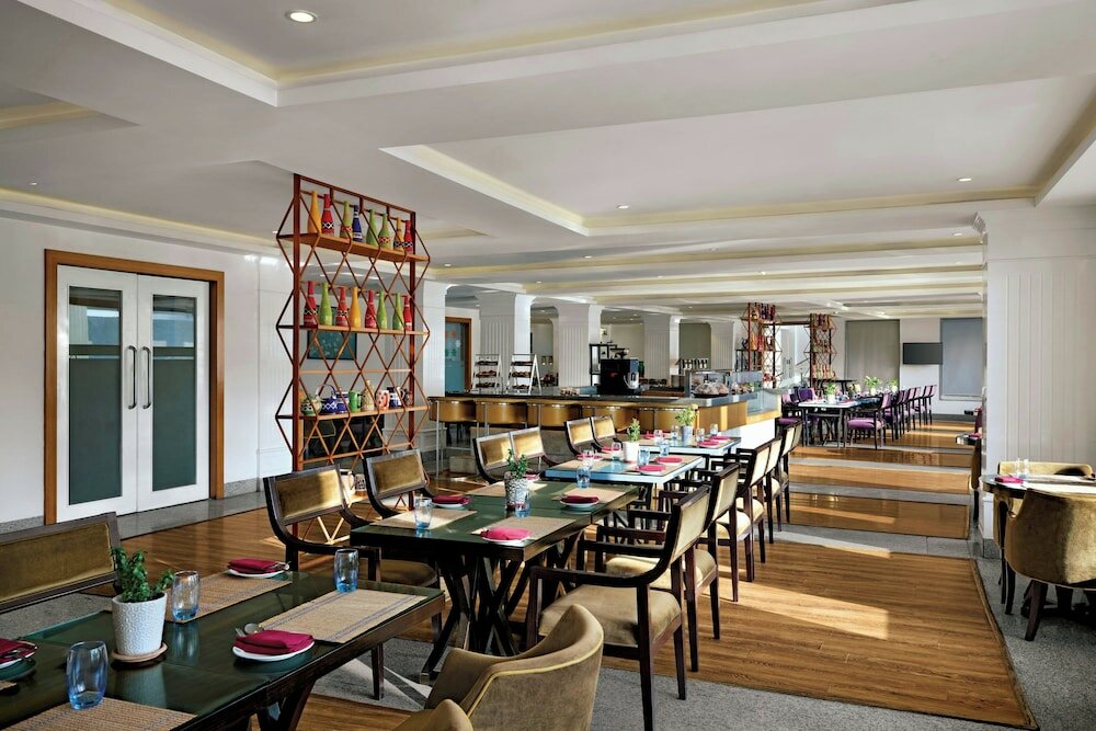 Фото Amanora The Fern Hotels & Club