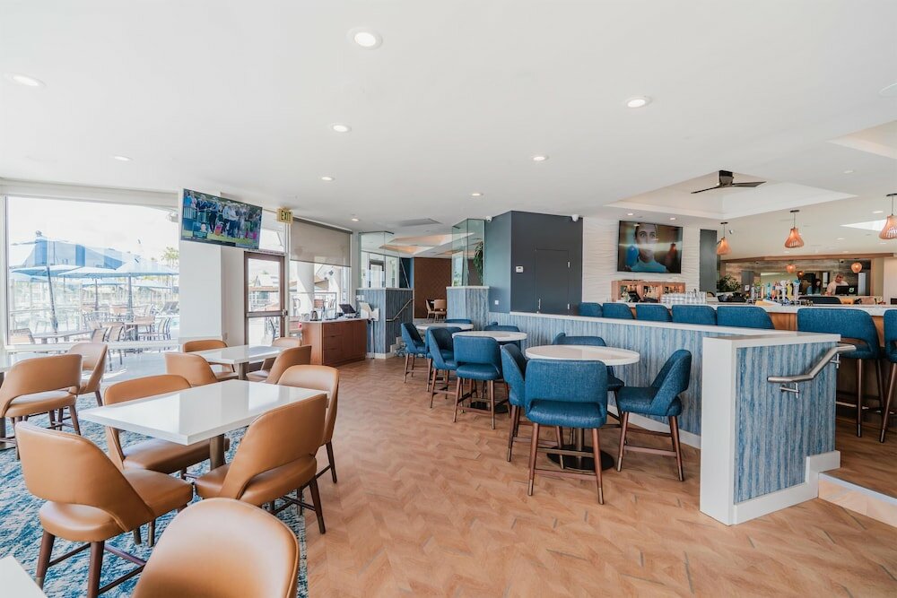 Фото Bay Club Hotel & Marina