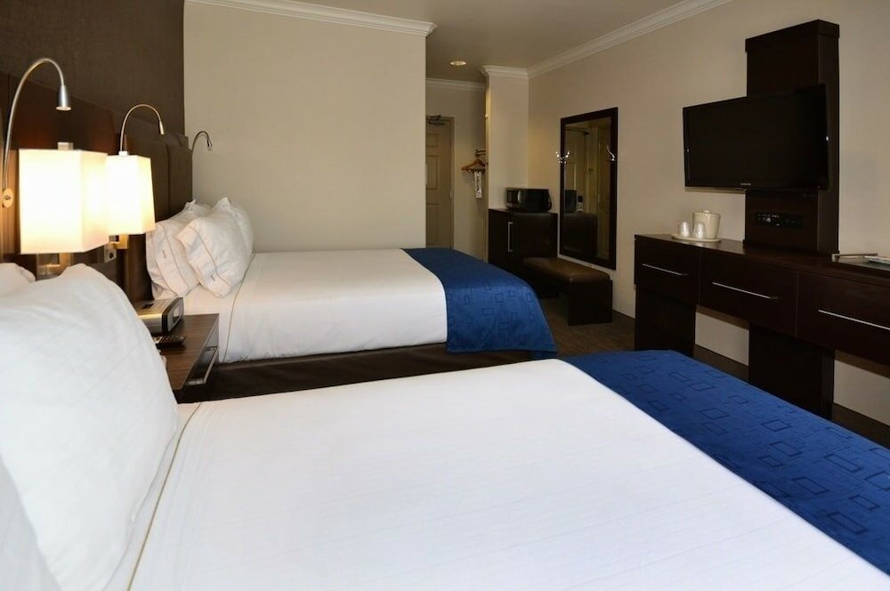 Фото Holiday Inn Express & Suites Santa Clara, an Ihg Hotel