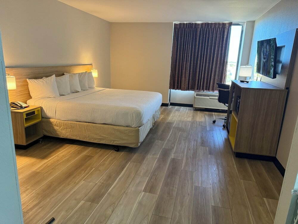Фото Days Inn by Wyndham Amarillo East
