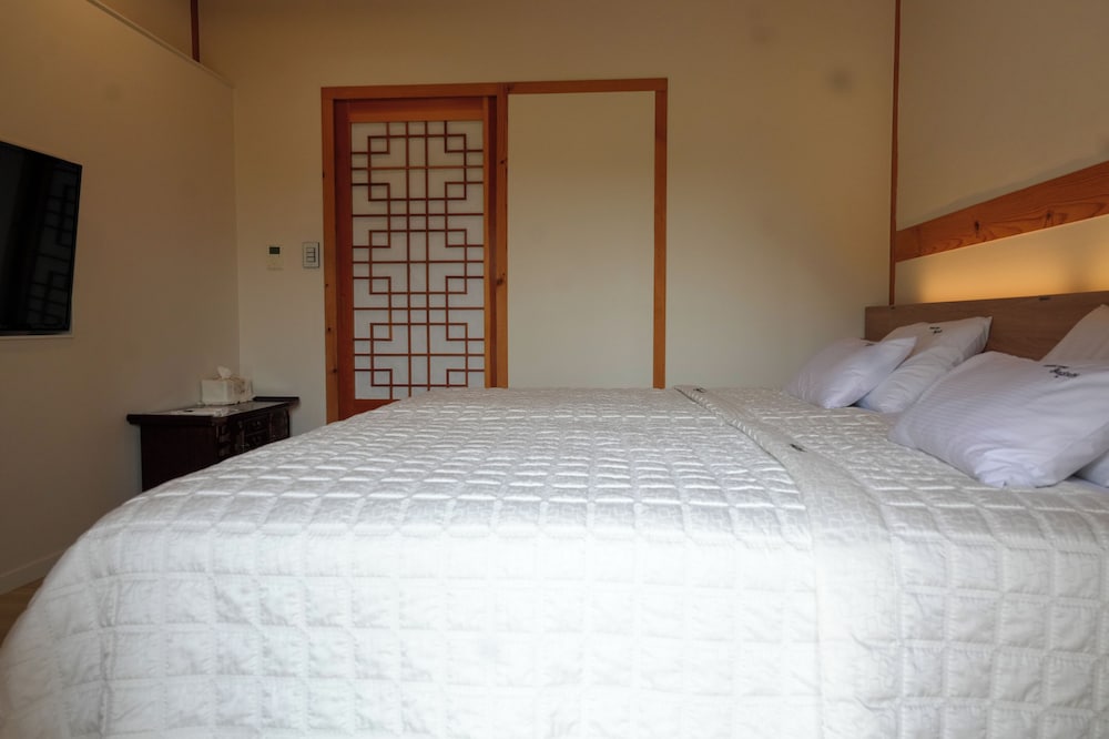 Фото Wiyeonjae Hanok Stay