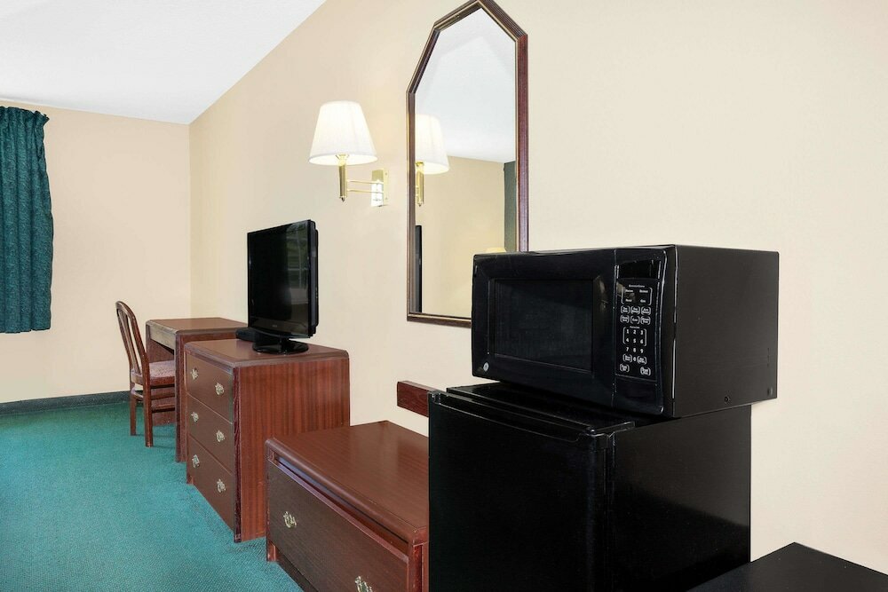 Фото Days Inn by Wyndham Lincoln