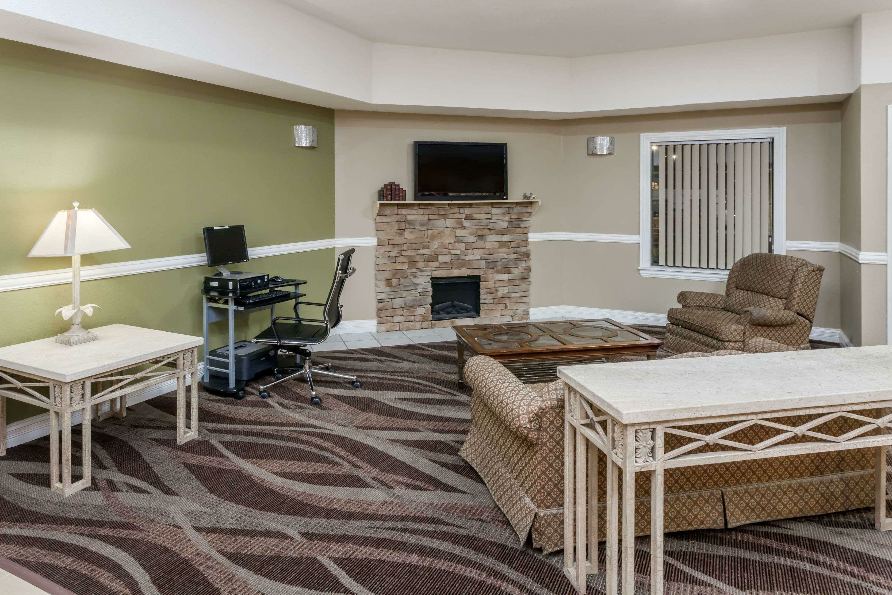 Фото Super 8 by Wyndham Rochester