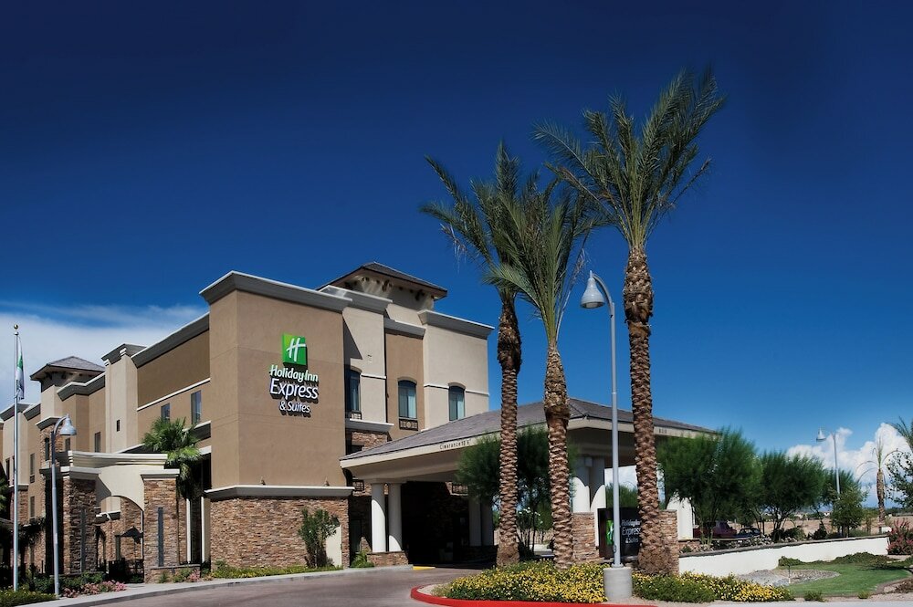 Фото Holiday Inn Express & Suites Phoenix - Glendale Sports Dist, an Ihg Hotel
