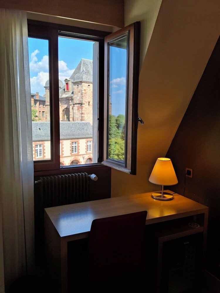 Фото Inter-Hotel De La Tour Maje