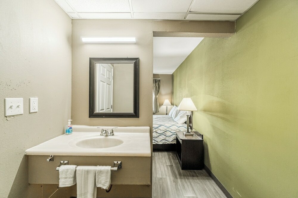 Фото Deluxe Inn & Suites By OYO Miami OK