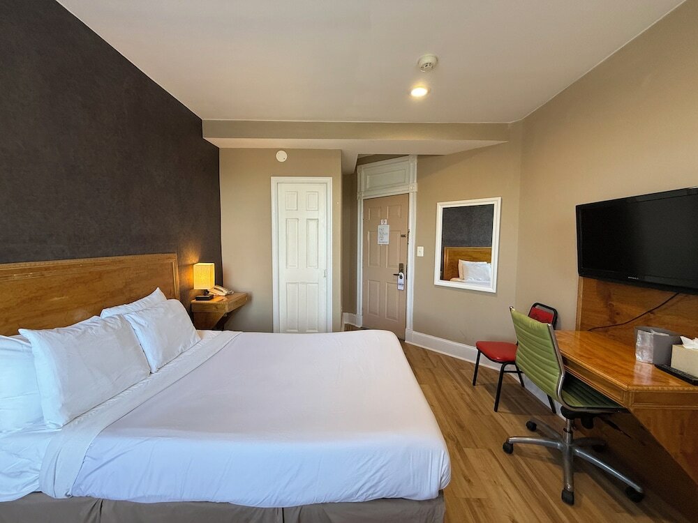 Фото The Baron Hotel