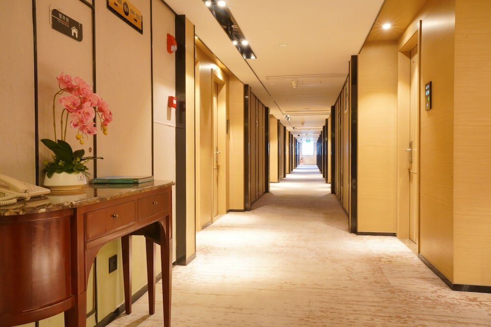 Фото Baiyun City Hotel (Guangzhou Railway Station Subway Branch)