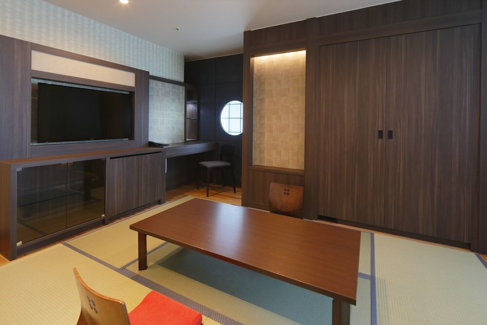 Фото Kyoto Tower Hotel