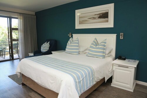 Внешний вид отеля Blue Lagoon Hotel and Conference Centre в Ист-Лондоне, фото 4