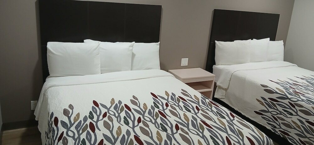 Фото Regency Inn & Suites