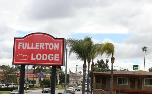 Гостиница Fullerton Lodge в Фуллертоне