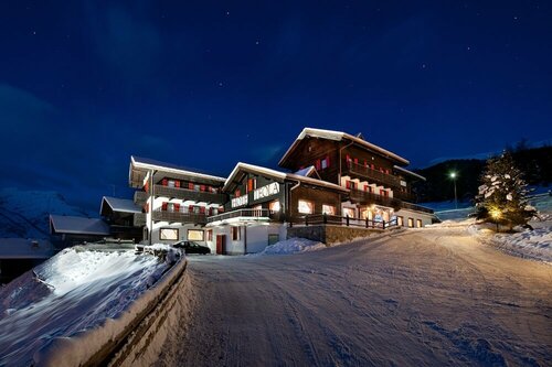 Гостиница Hotel Teola в Ливиньо