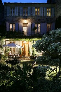 Гостиница Chambres d'hôtes La Porte Rouge - The Red Door Inn