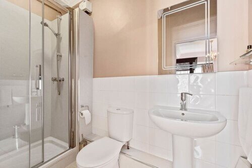 Гостиница The Ancient Gatehouse Hotel в Уэлсе