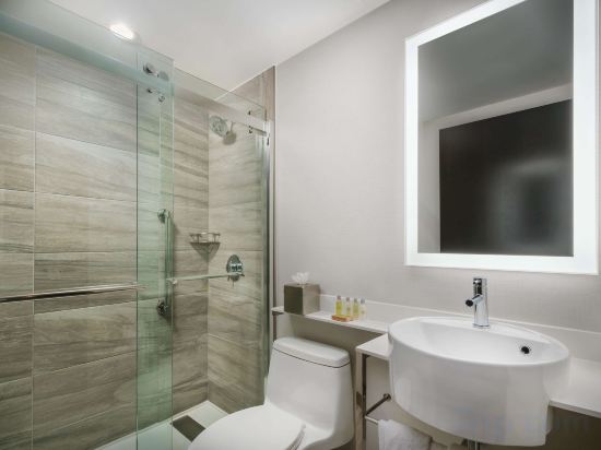 Фото Doubletree by Hilton New York Times Square South
