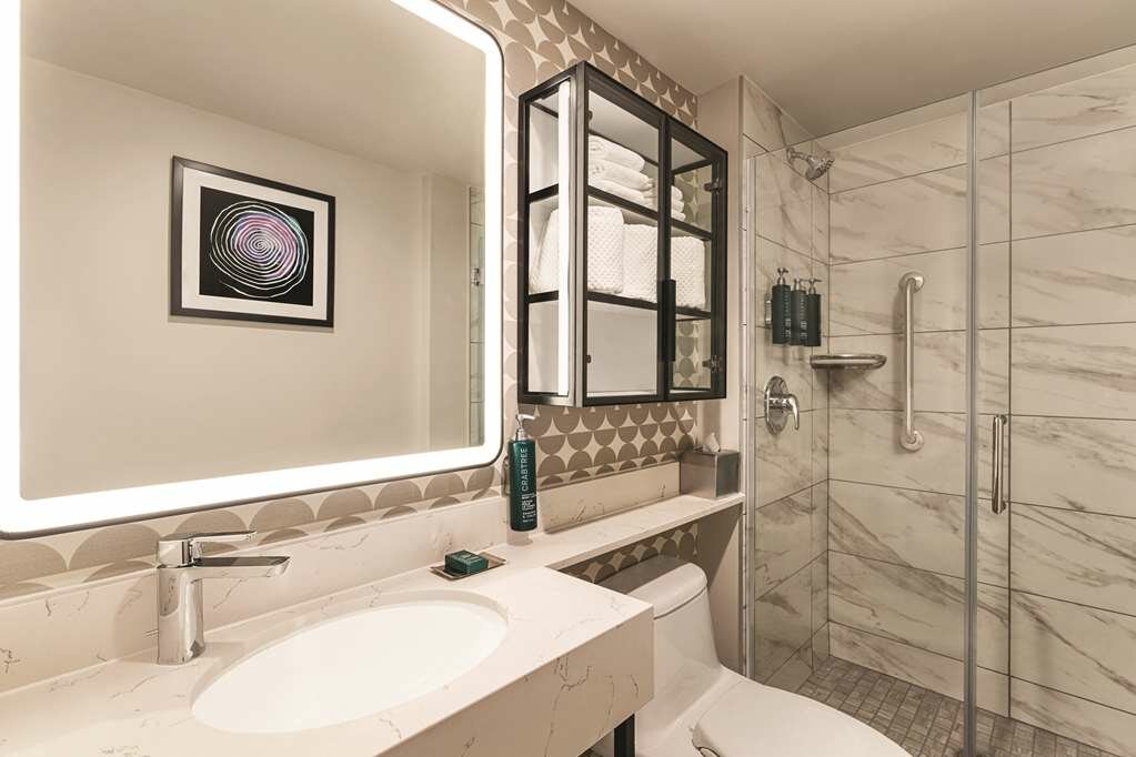 Фото DoubleTree by Hilton New York Midtown Fifth Ave