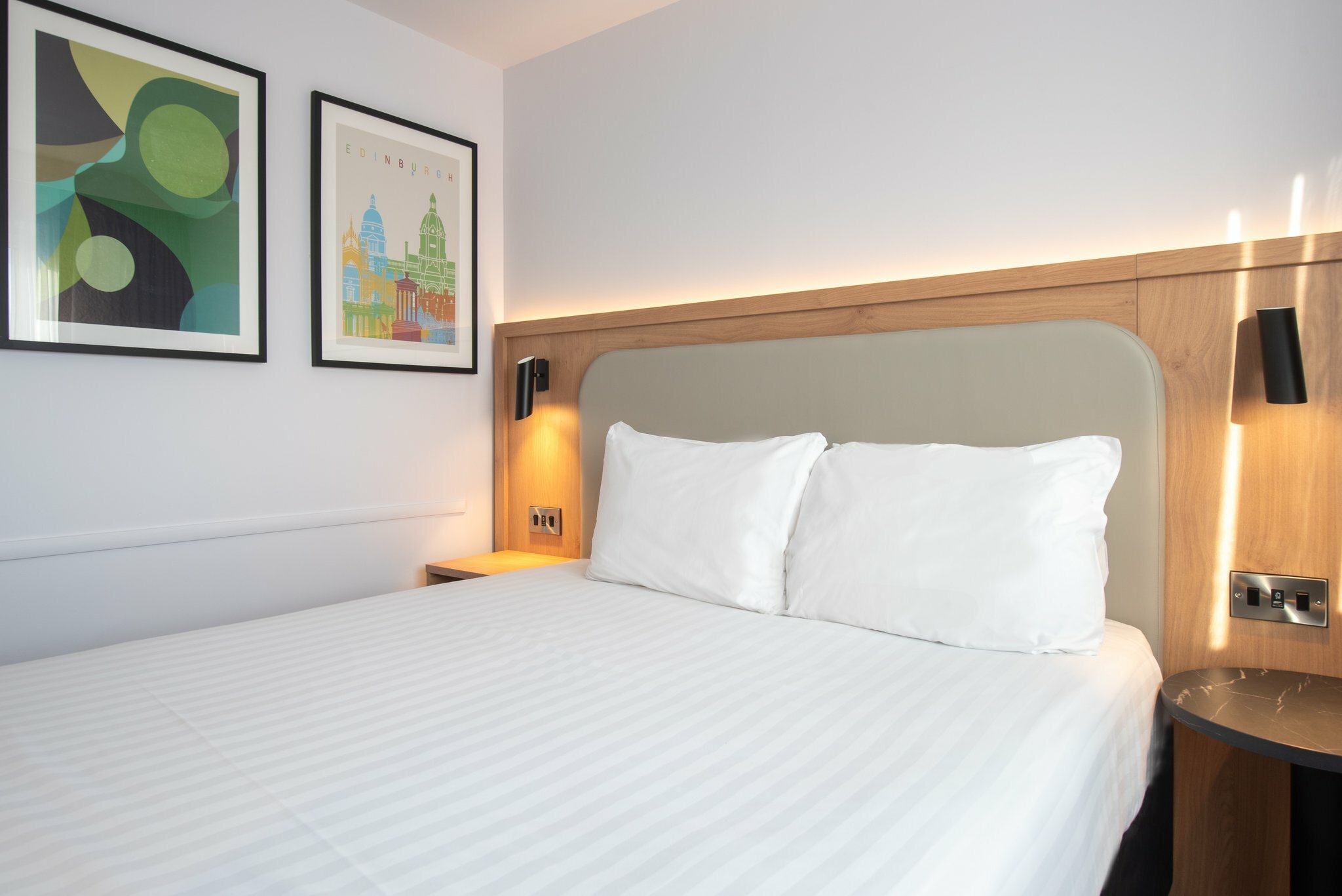 Фото Holiday Inn Edinburgh