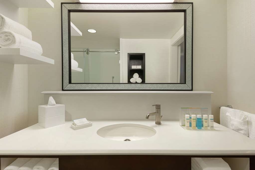 Фото Hampton Inn & Suites Nashville Downtown
