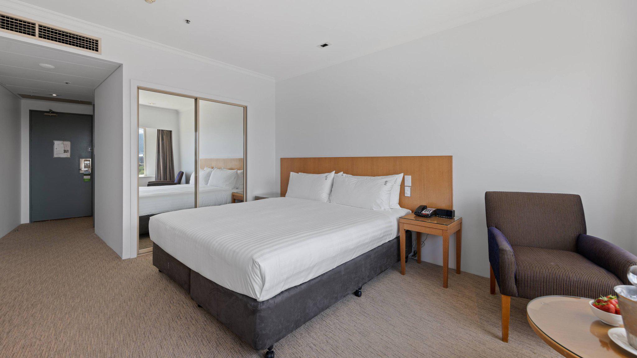 Фото Holiday Inn Sydney Potts Point
