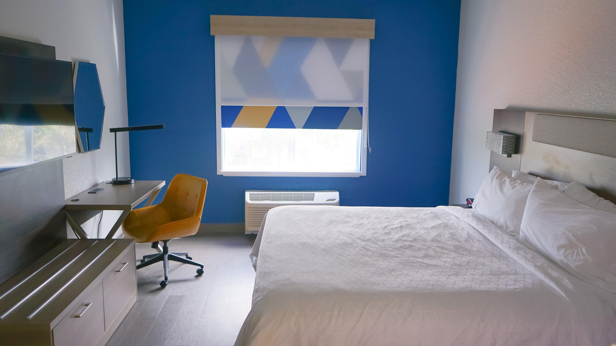 Фото Holiday Inn Express Hotel & Suites Lakeland North - I-4, an Ihg Hotel