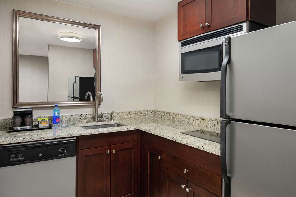 Фото DoubleTree Suites by Hilton Hotel Charlotte - SouthPark