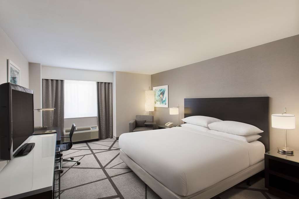 Фото DoubleTree by Hilton Los Angeles - Norwalk