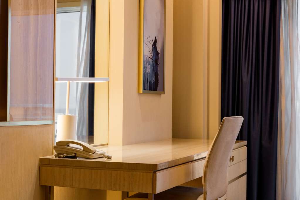 Фото The Diplomat Radisson Blu Hotel, Residence & SPA