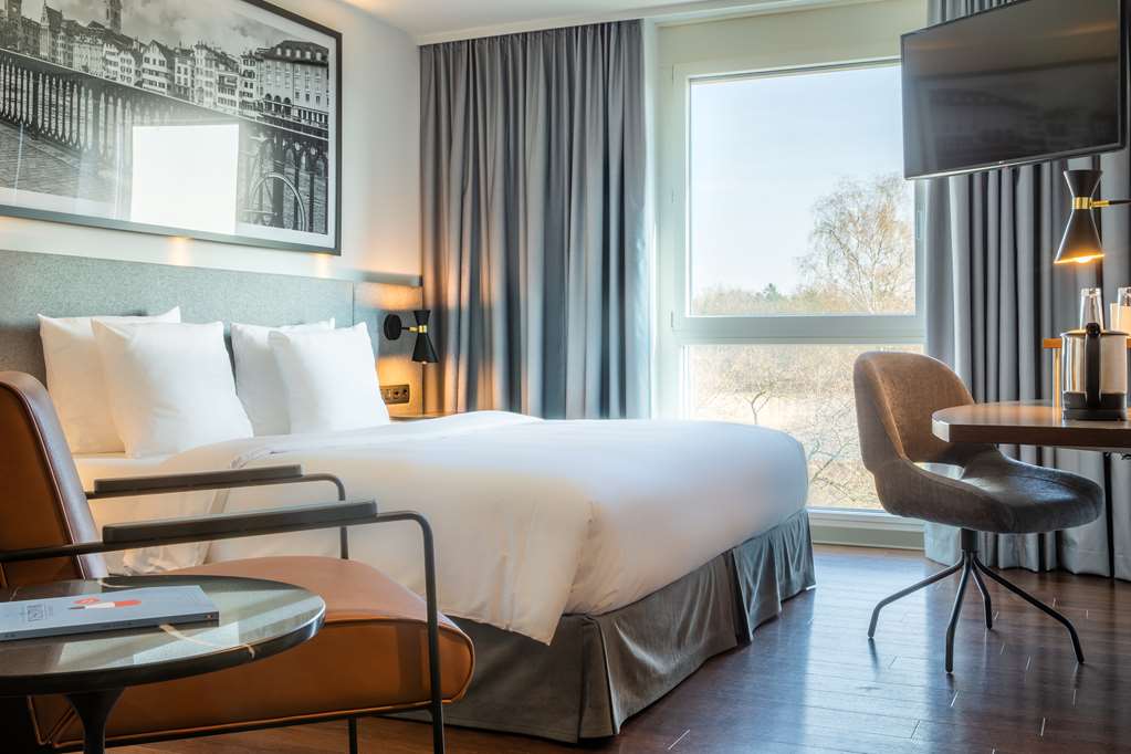 Фото Park Inn by Radisson Zurich Airport
