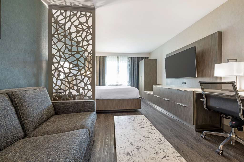 Фото Best Western Plus Temecula Wine Country Hotel &Suites