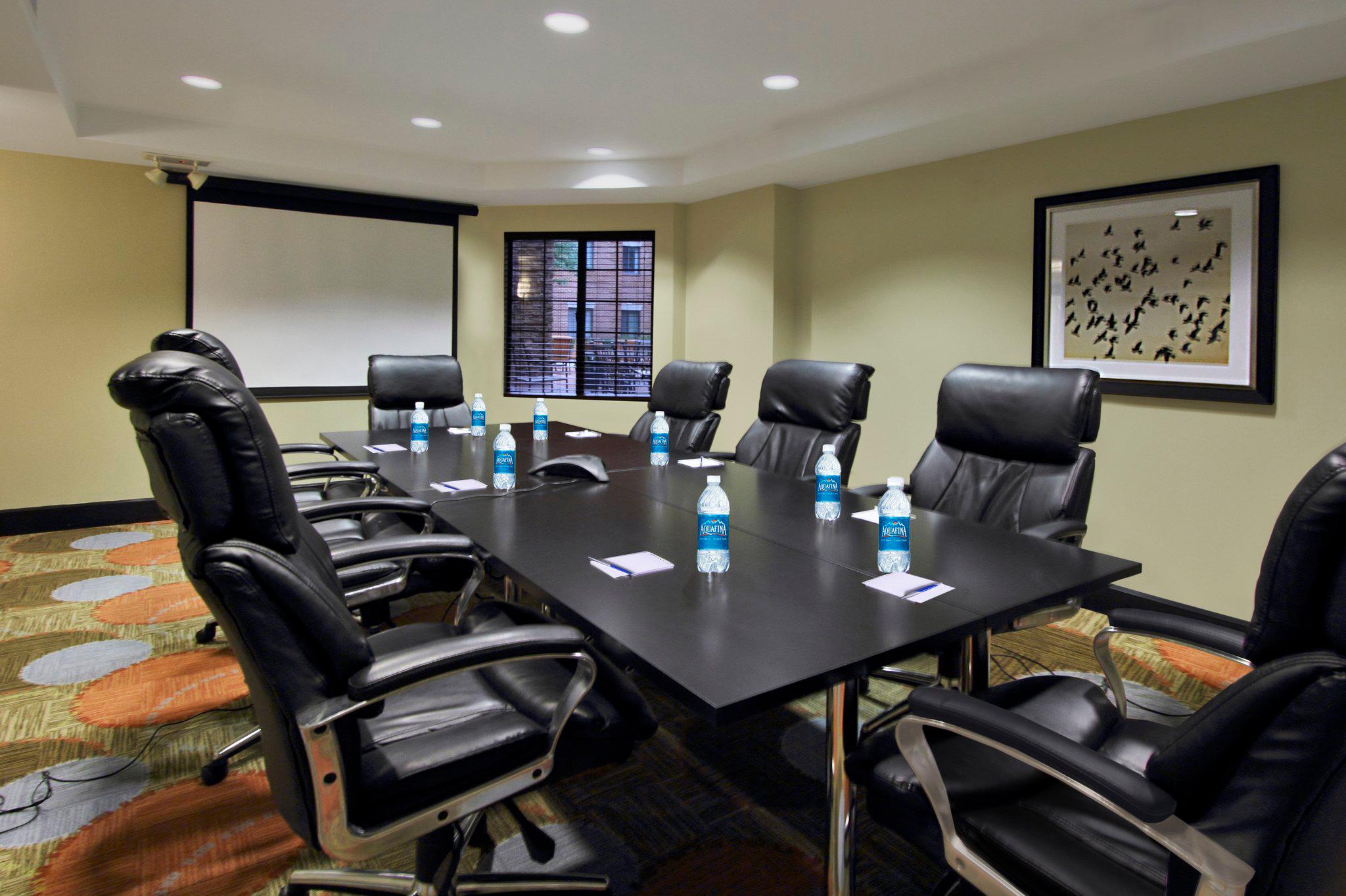 Фото Staybridge Suites Tysons McLean
