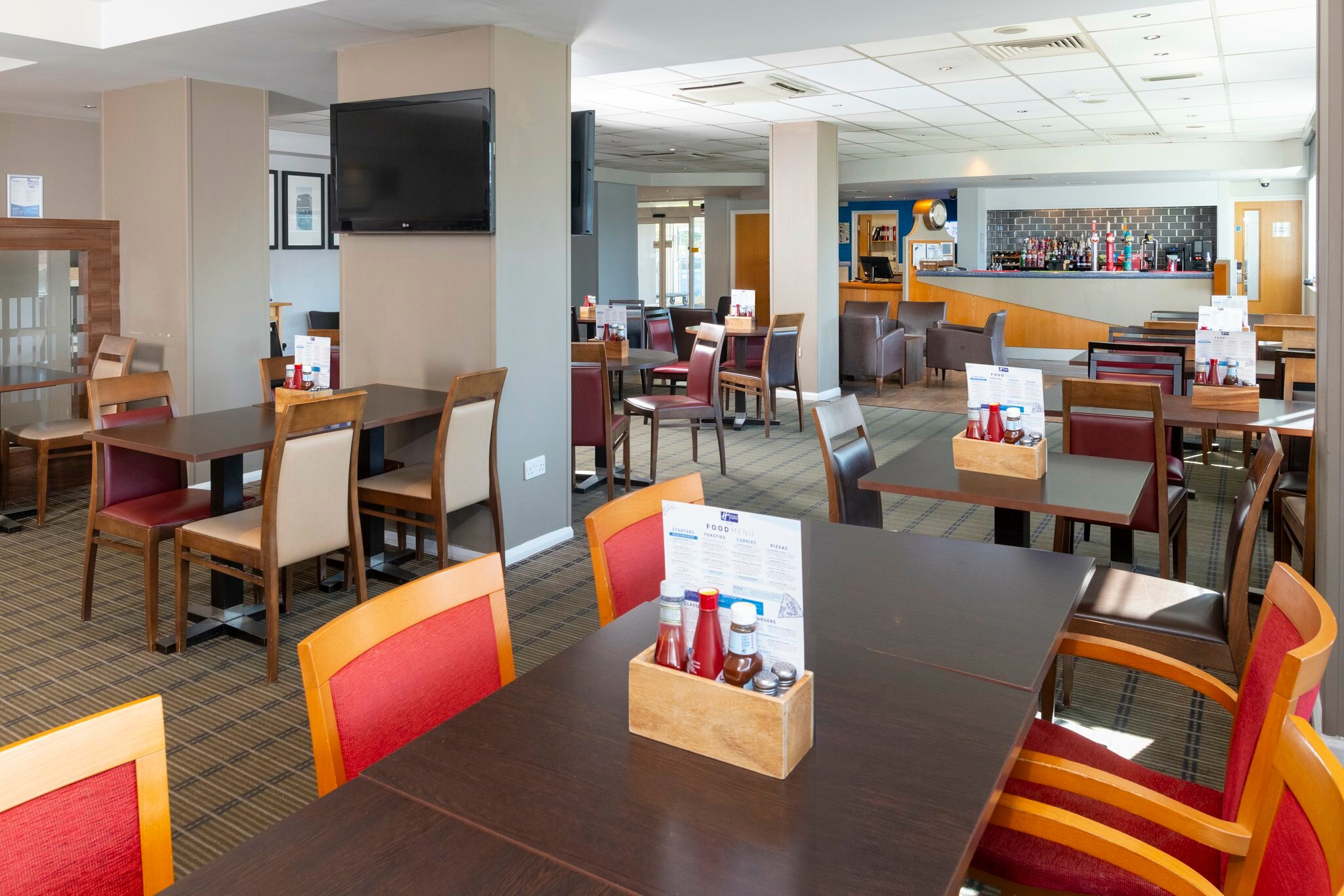 Фото Holiday Inn Express London Chingford