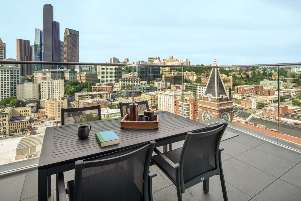 Фото Embassy Suites by Hilton Seattle Downtown Pioneer Square