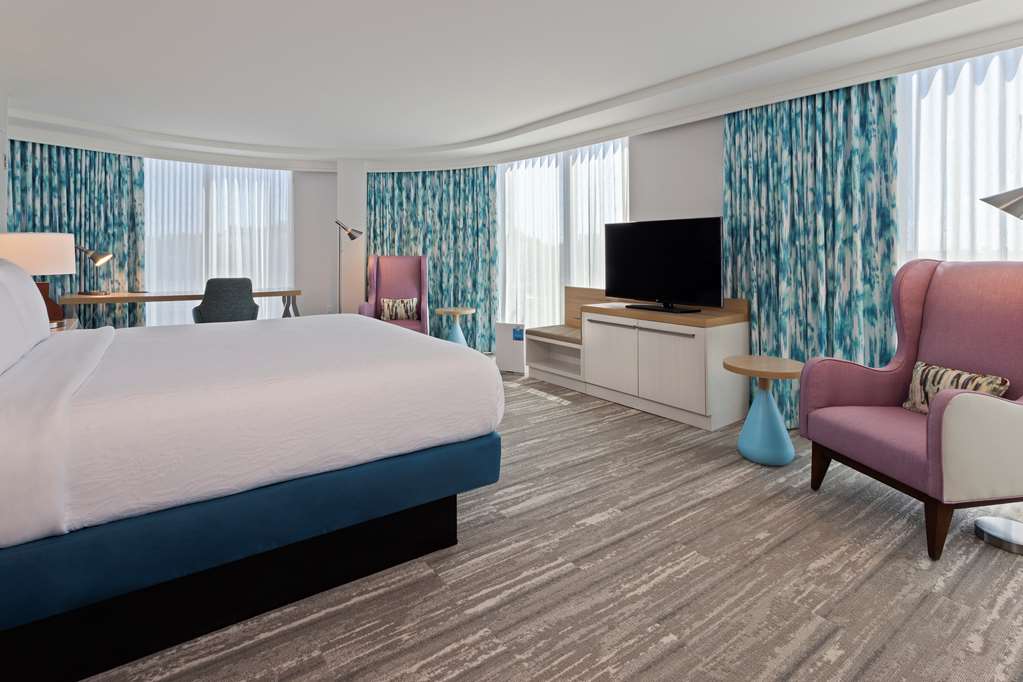 Фото Hilton Garden Inn Boston Brookline, Ma