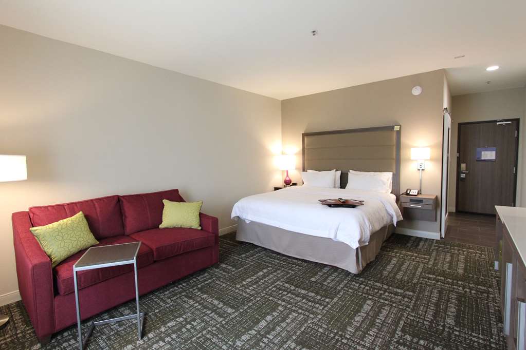 Фото Hampton Inn & Suites Dallas Market Center