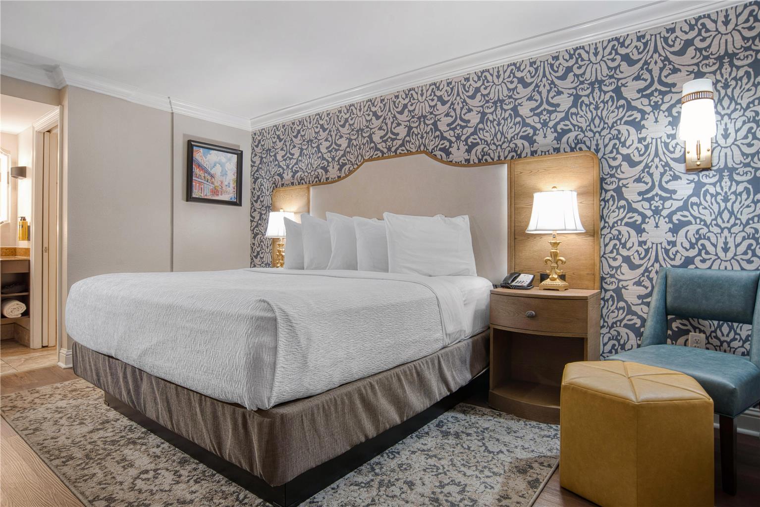 Фото Best Western Plus French Quarter Courtyard Hotel