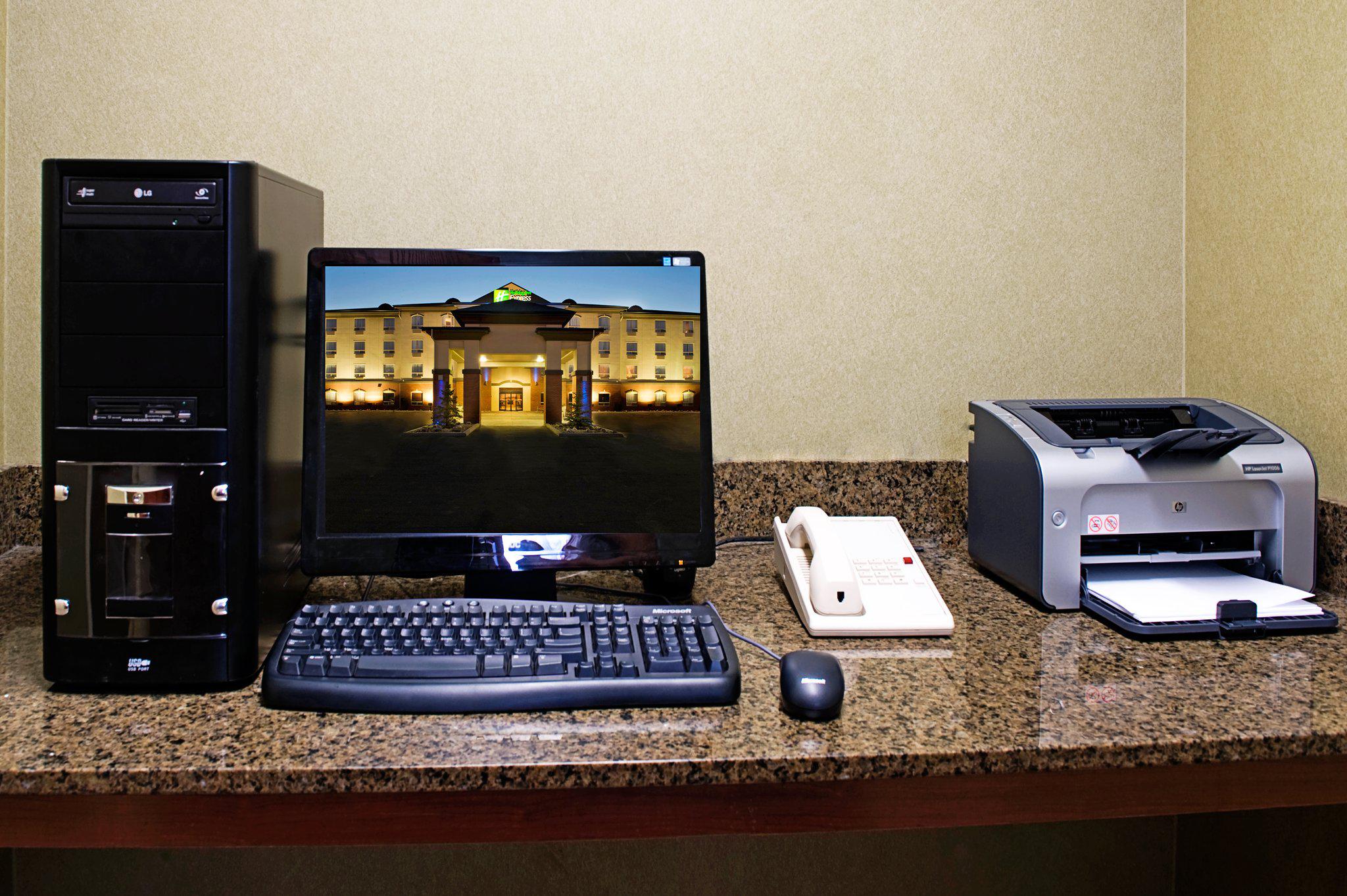 Фото Holiday Inn Express & Suites Drayton Valley