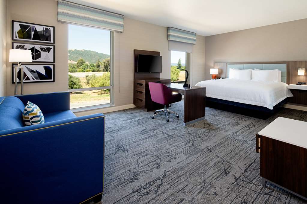 Фото Hampton Inn & Suites Gilroy