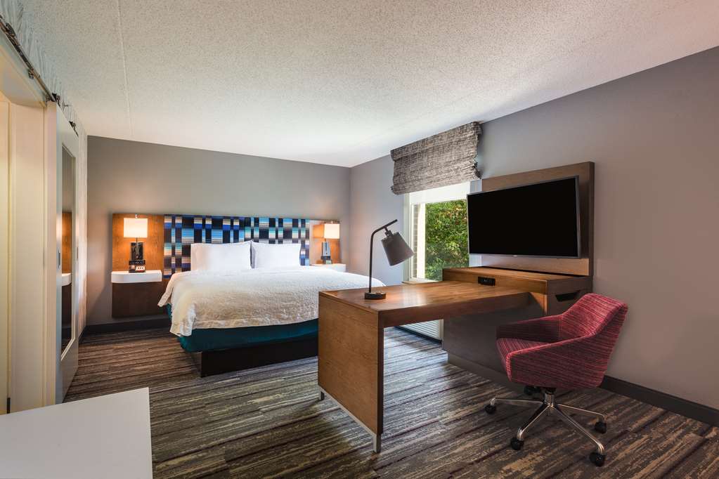 Фото Hampton Inn & Suites Herndon-Reston
