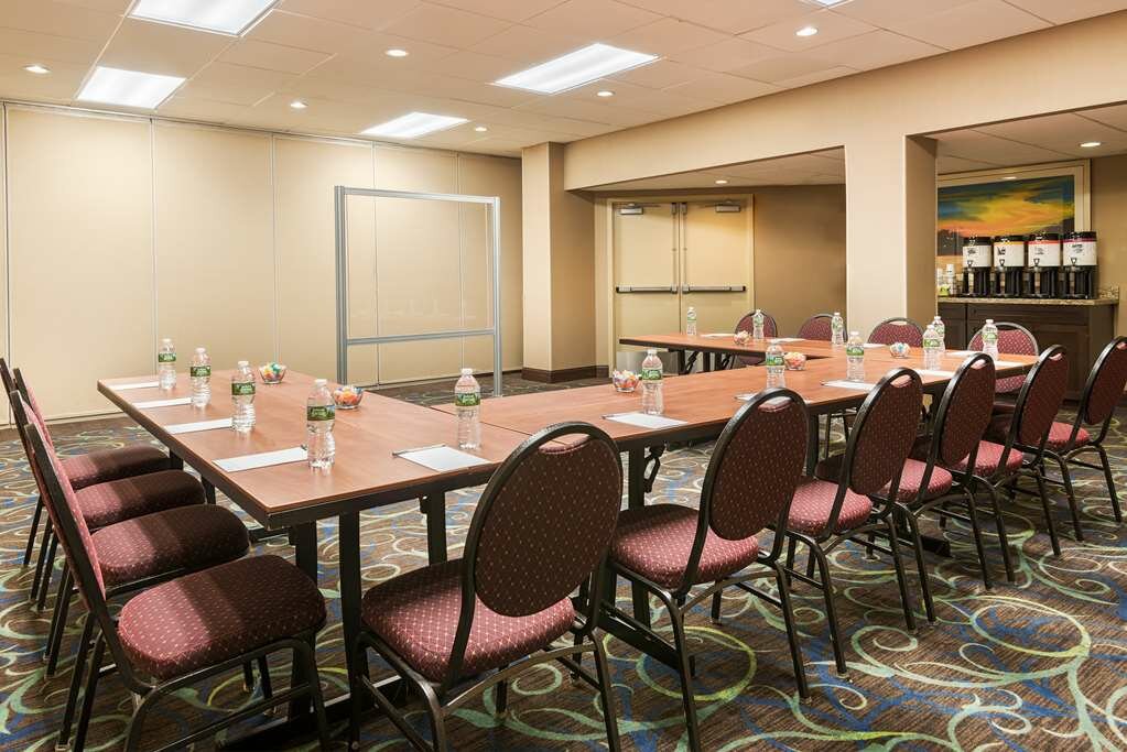 Фото Hampton Inn White Plains/Tarrytown