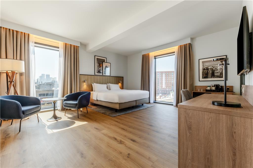Фото Radisson Hotel Manchester City Centre, A Verified Net Zero Hotel