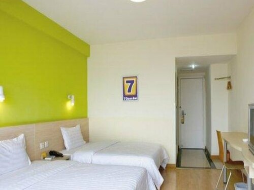 Гостиница 7 Days Inn Daqing Train Station Branch в Дацине