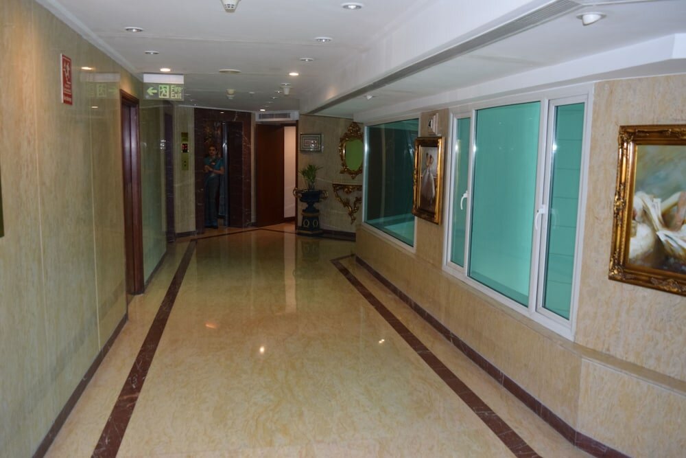 Фото Hotel The Royal Plaza